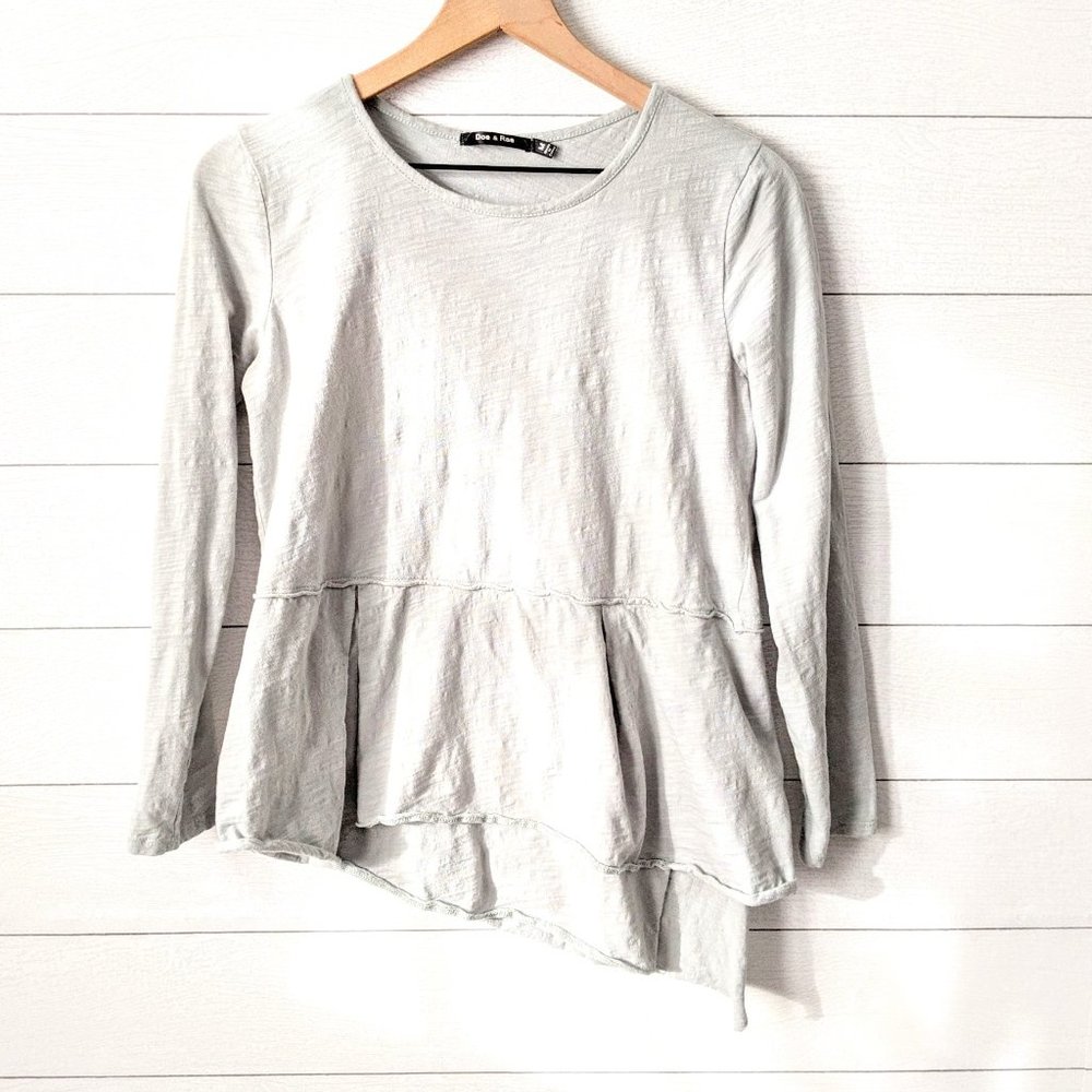 Doe & Rae Asymmetrical Hem Slub Knit Top M